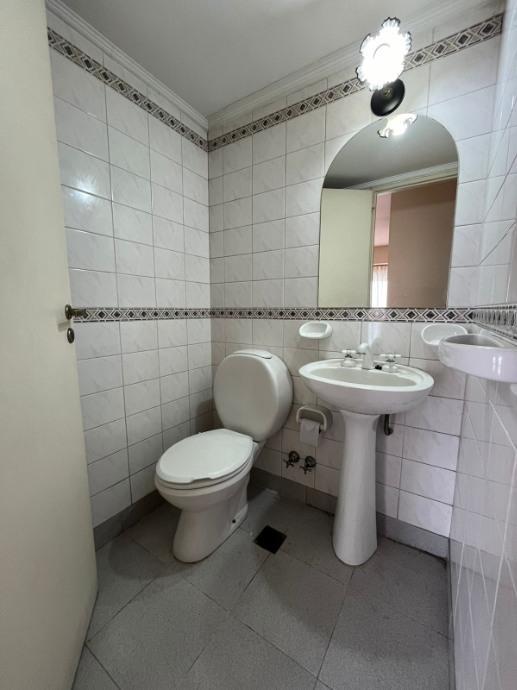 Excelente Departamento de 6 Ambientes 4