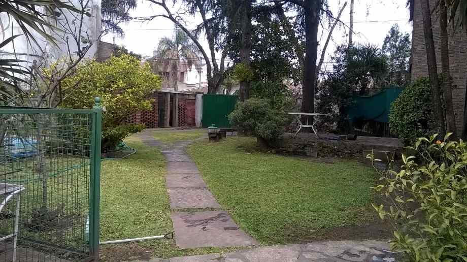 Excelente chalet de estilo en dos plantas