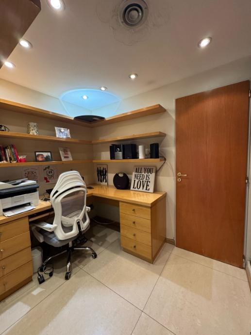 Excelente Departamento en Venta de 7 Ambientes en Torres Morón 5