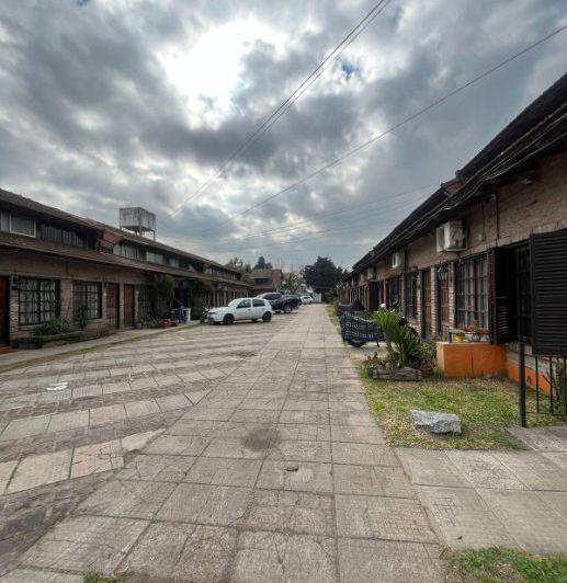 Dúplex de 3 ambientes con patio,  a pocas cuadras de la estación de Ituzaingó. 1