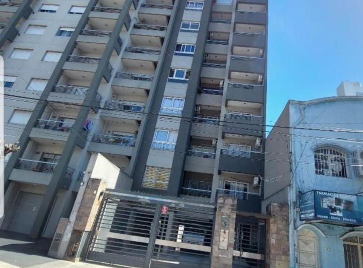 Alquiler. Centro Moron  1