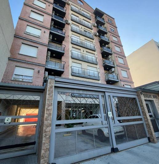 Excelente departamento de 2 ambientes al frente en Moron 1