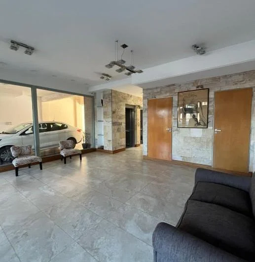 Excelente departamento de 2 ambientes al frente en Moron 2