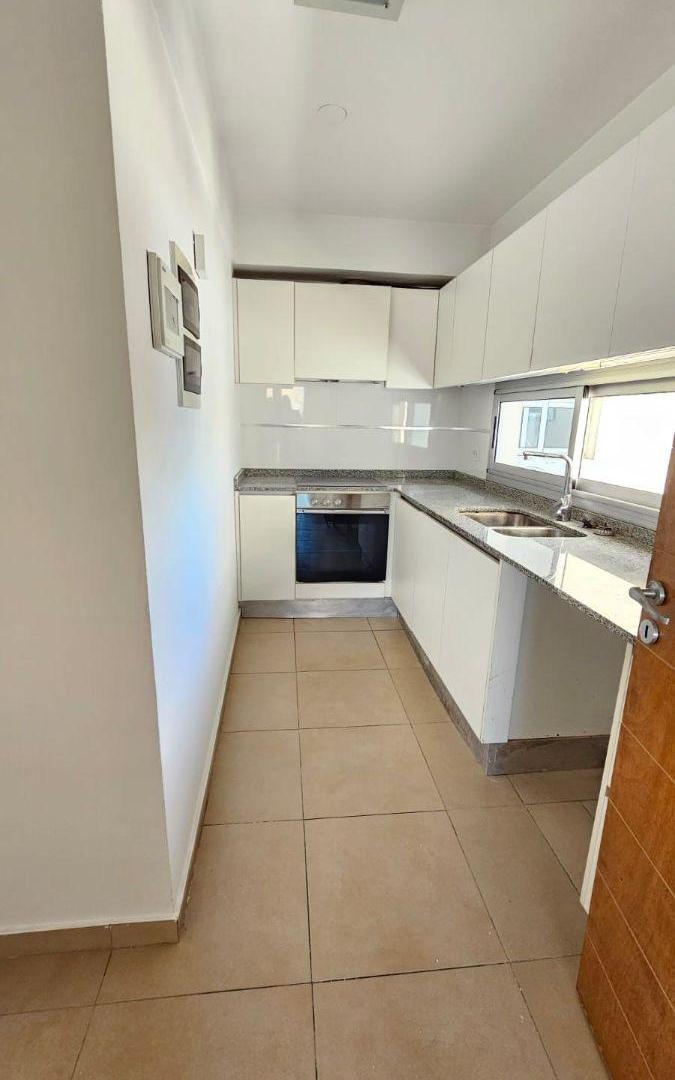 Foto de Excelente departamento 3 ambientes Venta Castelar Norte, edificio de, imagen 4