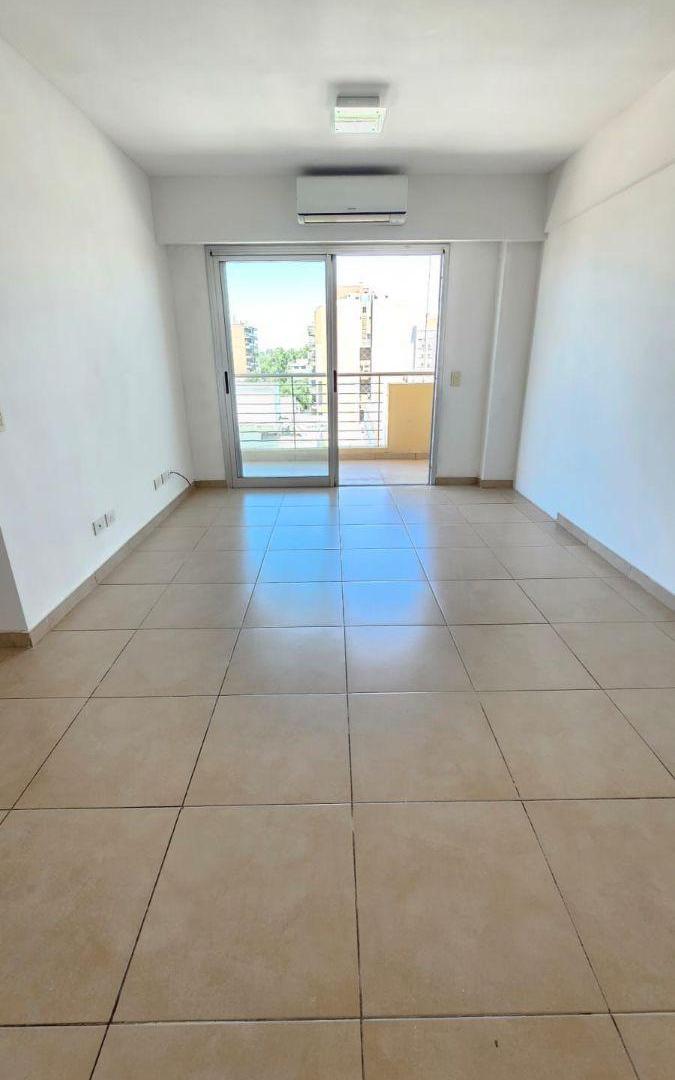 Foto de Excelente departamento 3 ambientes Venta Castelar Norte, edificio de, imagen 2