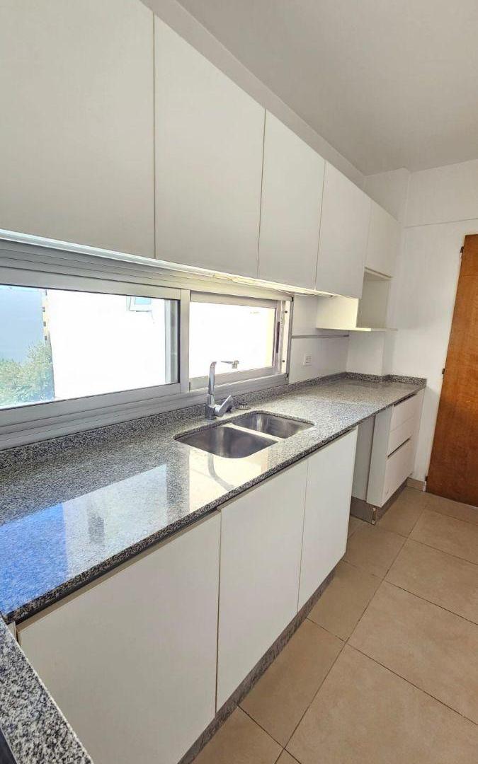 Foto de Excelente departamento 3 ambientes Venta Castelar Norte, edificio de, imagen 3