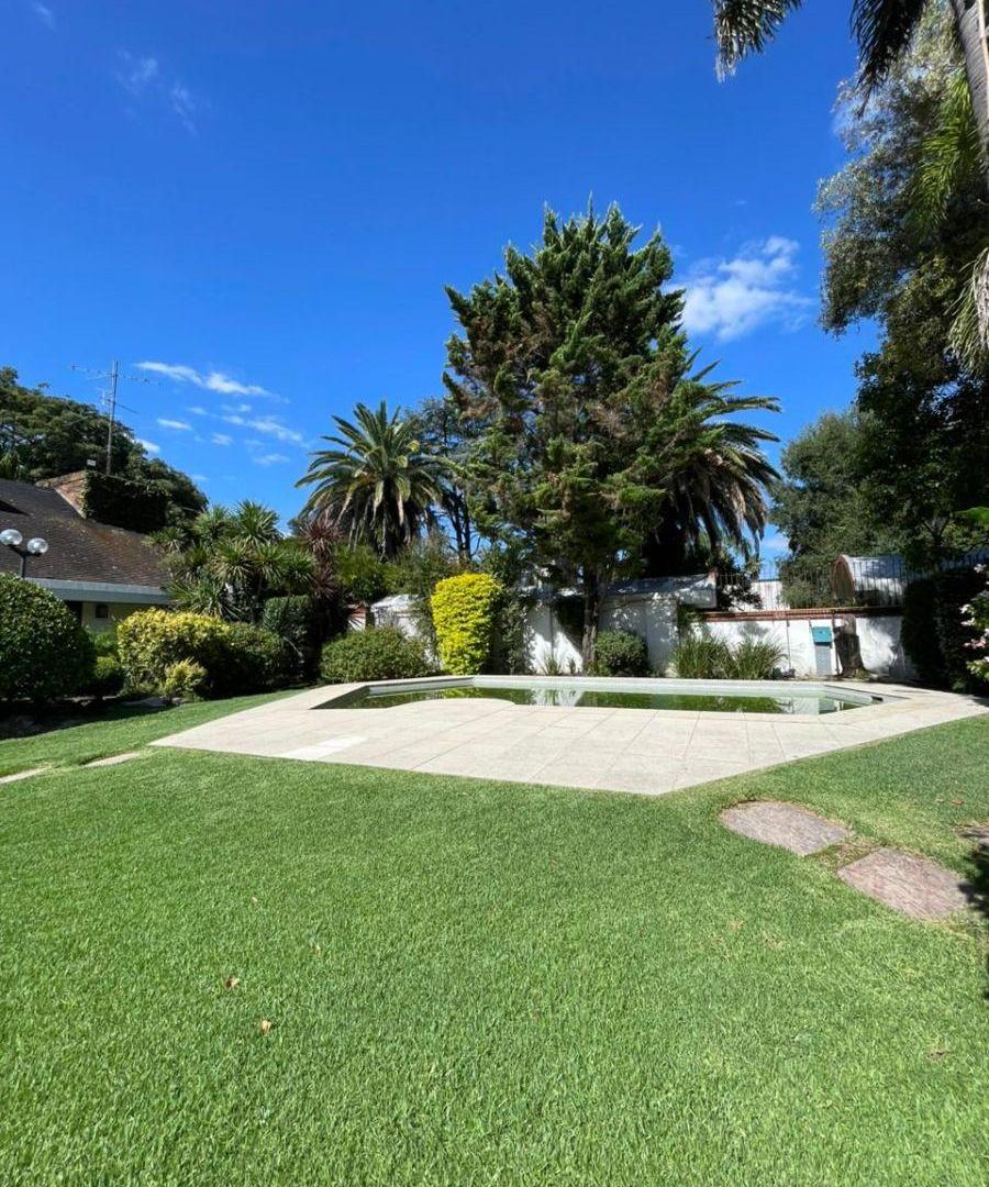Venta - Chalet de 5 ambientes en Castelar Norte en zona residencial inmejorable.