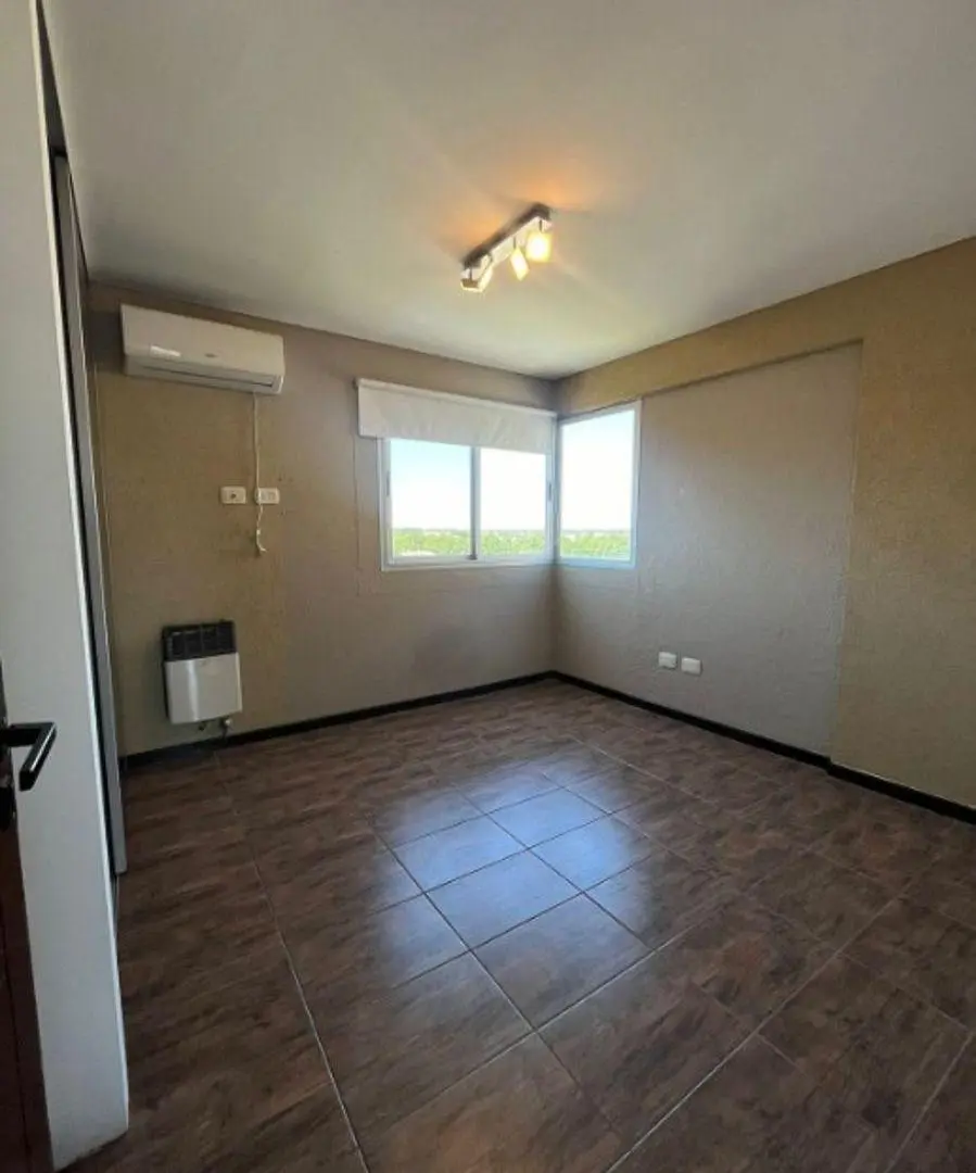 Venta - Departamento de 2 ambientes al frente en Moron. A pocas cuadras del centro comercial 8