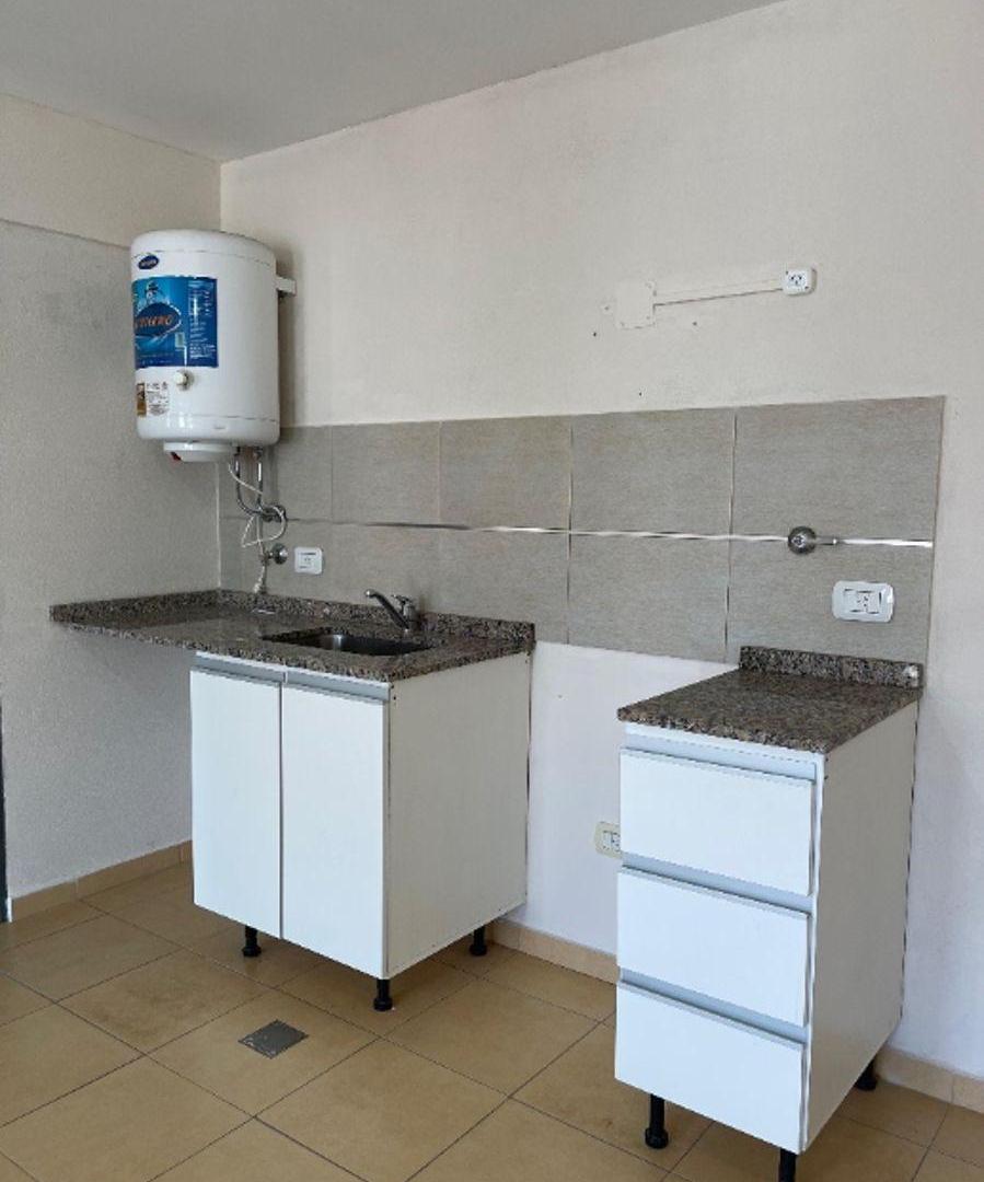 Foto de Departamento en alquiler de 2 ambientes en Moron Sur, cerca de Av. H. Yrigoyen y Av. Eva Peron, imagen 4
