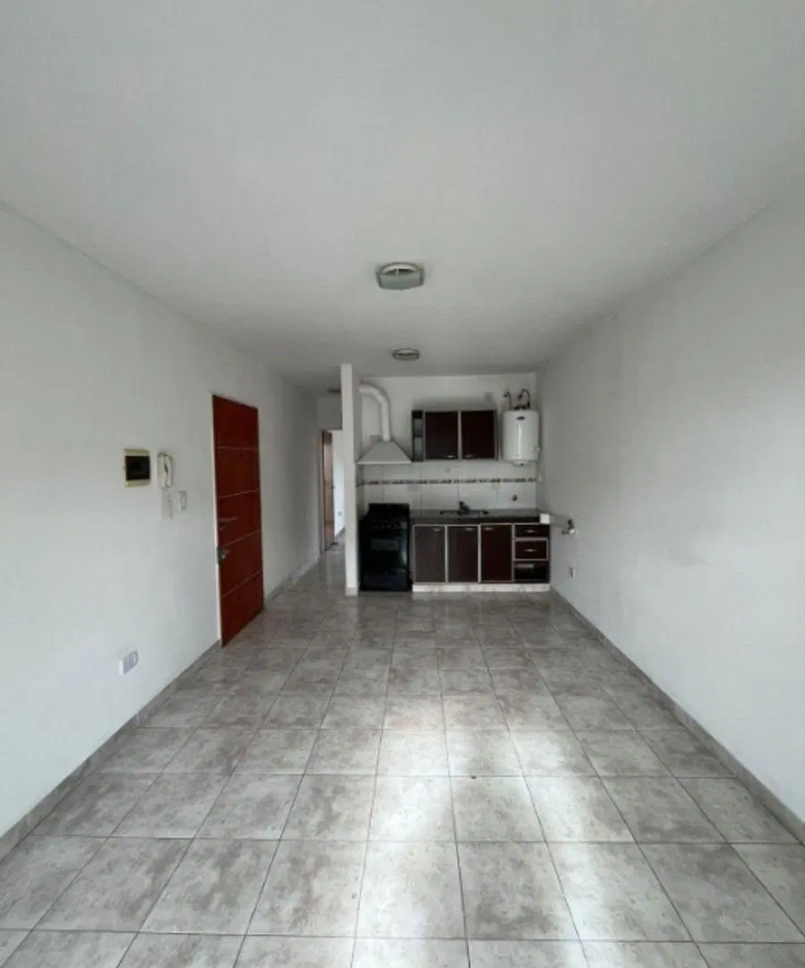 Departamento de 2 ambientes en alquiler al frente en Morón 3