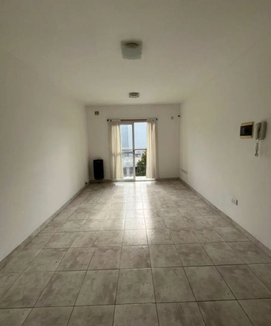 Departamento de 2 ambientes en alquiler al frente en Morón 1