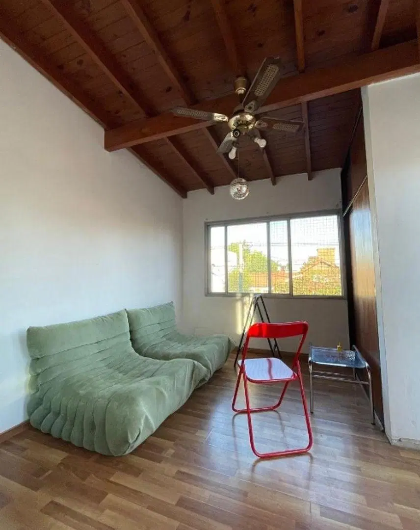 Casa multifamiliar en venta desarrollada sobre lote propio en Villa Luzuriaga, ideal para 2 familias 5