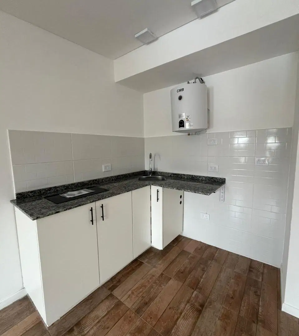 Departamento 2 ambientes en alquiler - 2do piso al frente - Morón Sur 1