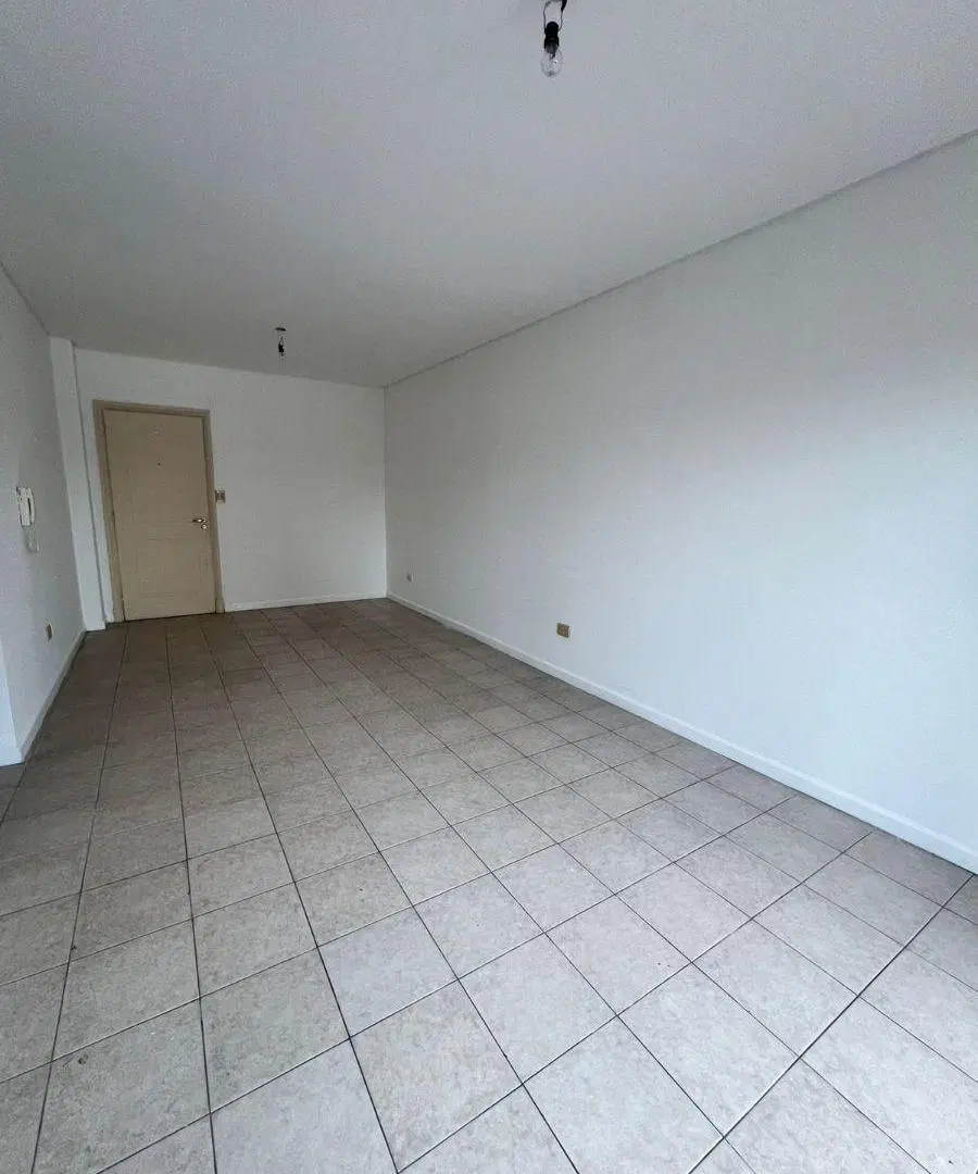 Venta - Excelente departamento de 2 ambientes al frente en Moron Centro. Con balcón y lavadero 1