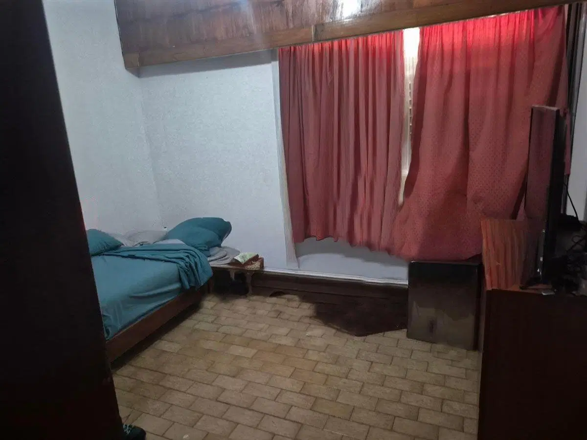 Venta en bloque de departamentos con locales a refaccionar en Moron Norte. Ideal inversor /desarr 1