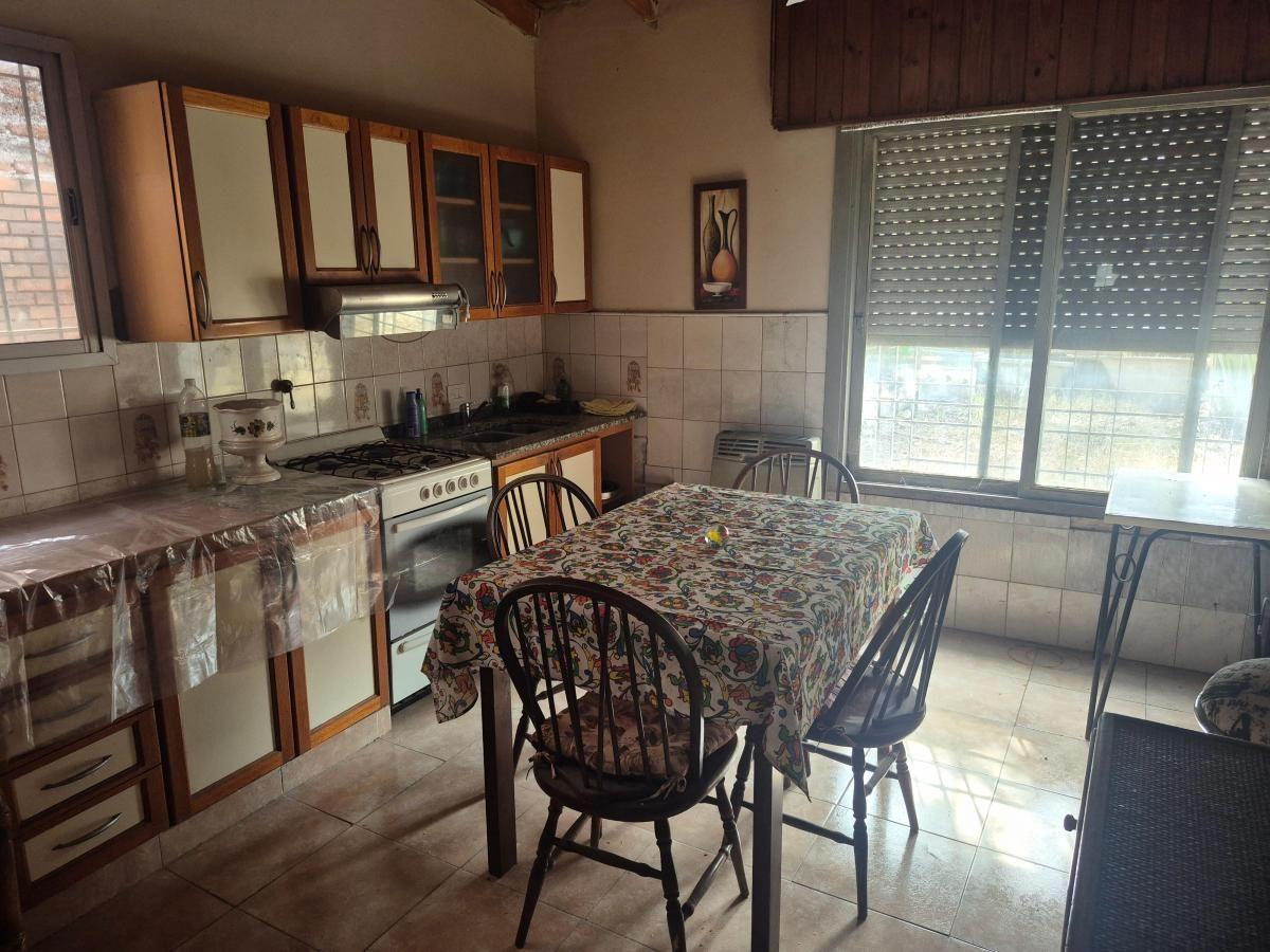 Venta en bloque de departamentos con locales a refaccionar en Moron Norte. Ideal inversor /desarr