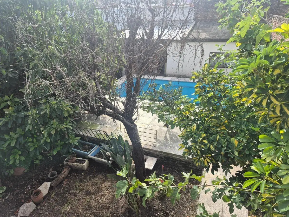 Venta en bloque de departamentos con locales a refaccionar en Moron Norte. Ideal inversor /desarr 5