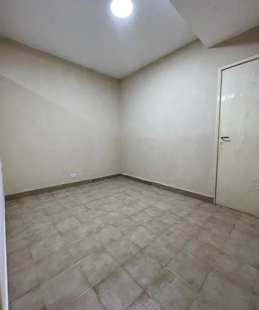 Oficina de 2 ambientes en alquiler en el centro comercial de Morón - Uso exclusivamente profesional 3