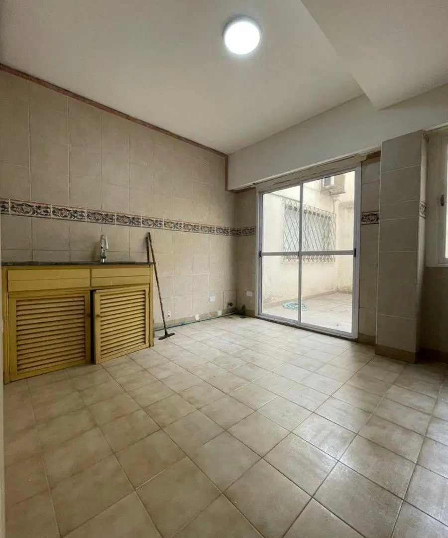 Oficina de 2 ambientes en alquiler en el centro comercial de Morón - Uso exclusivamente profesional 2