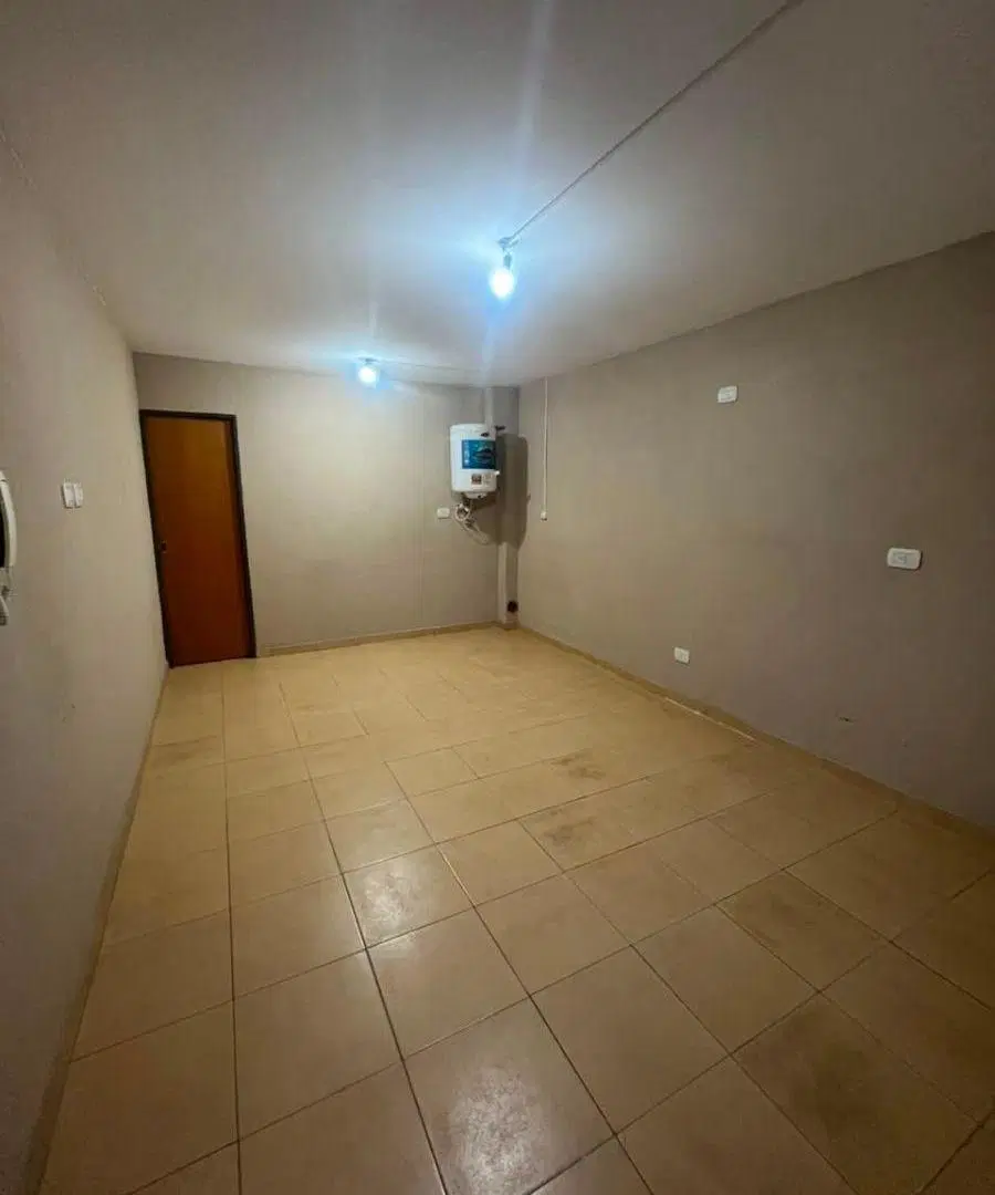 Venta de Monoambiente en planta baja con cochera en excelente ubicación de Morón 5