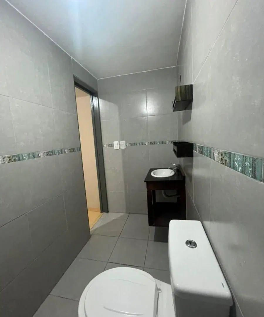 Venta de Monoambiente en planta baja con cochera en excelente ubicación de Morón 8