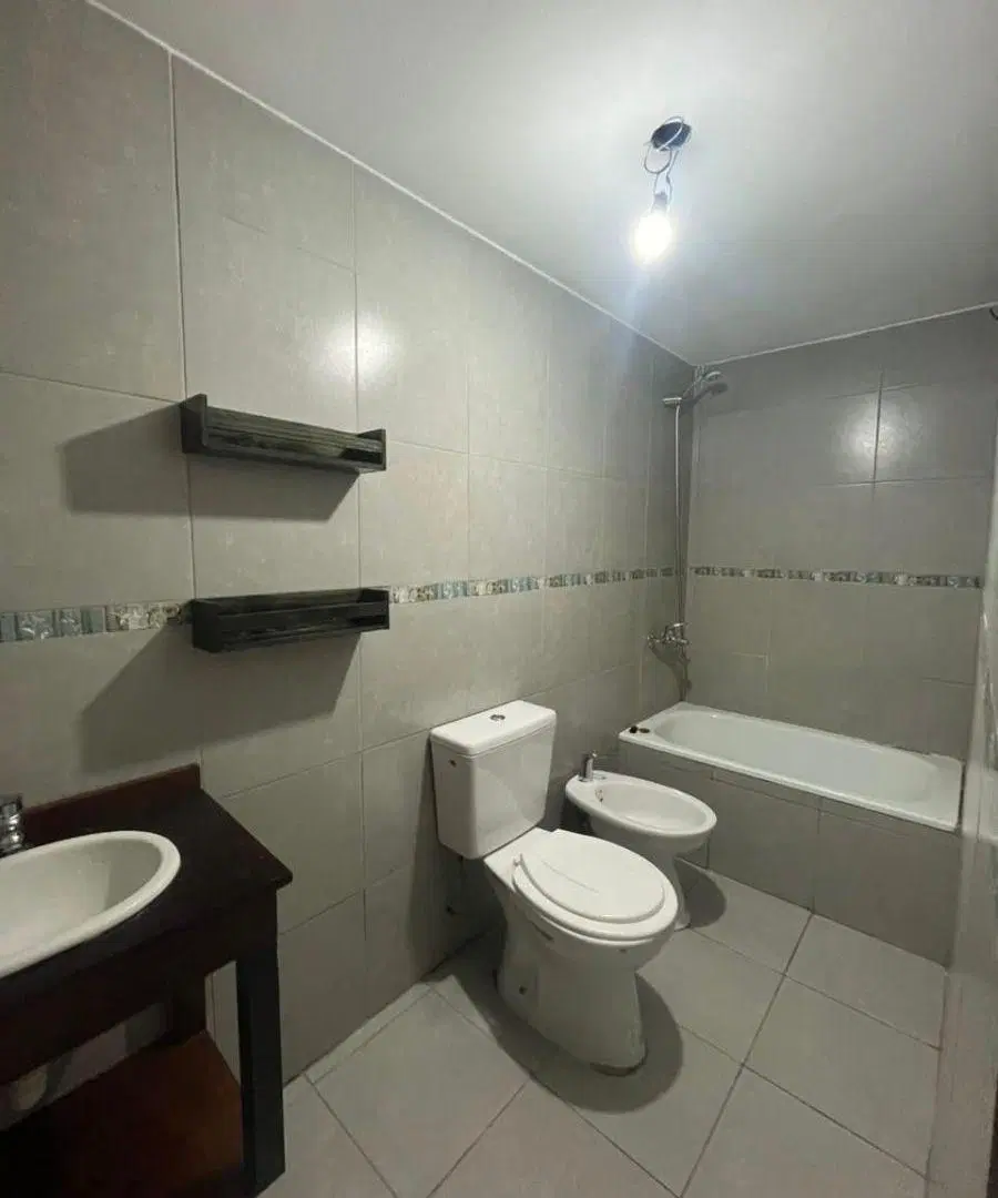 Venta de Monoambiente en planta baja con cochera en excelente ubicación de Morón 3