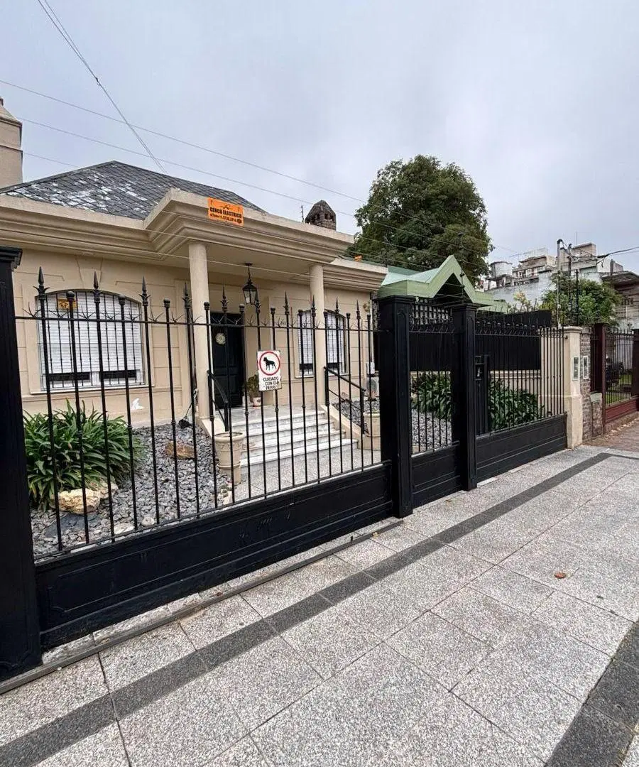 Venta. Casa de categoría. Moron Sur. Impecable 2