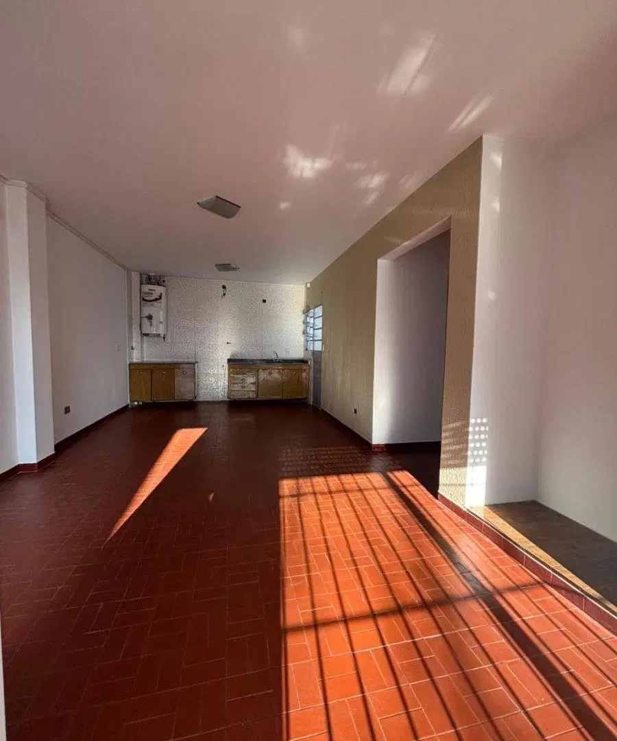 Venta. Casa con Local. Muy buena Zona 4