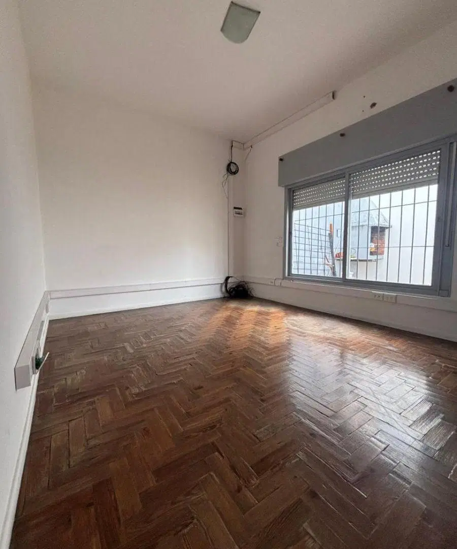 Venta. Casa con Local. Muy buena Zona 3