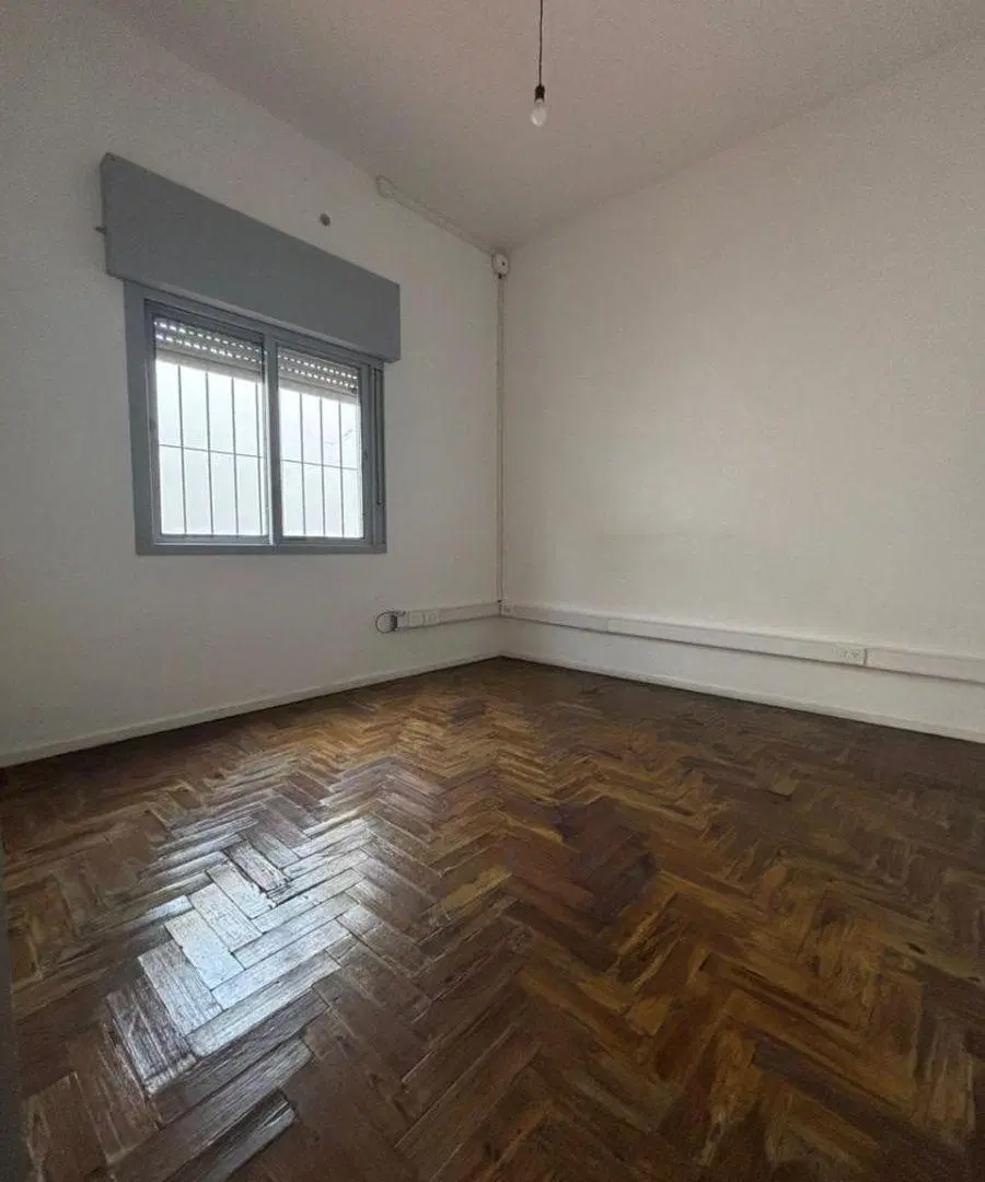 Venta. Casa con Local. Muy buena Zona 1