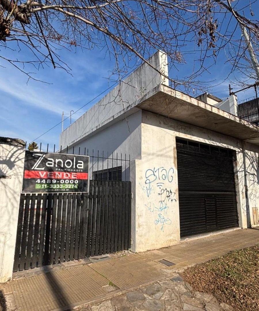 Venta. Casa con Local. Muy buena Zona