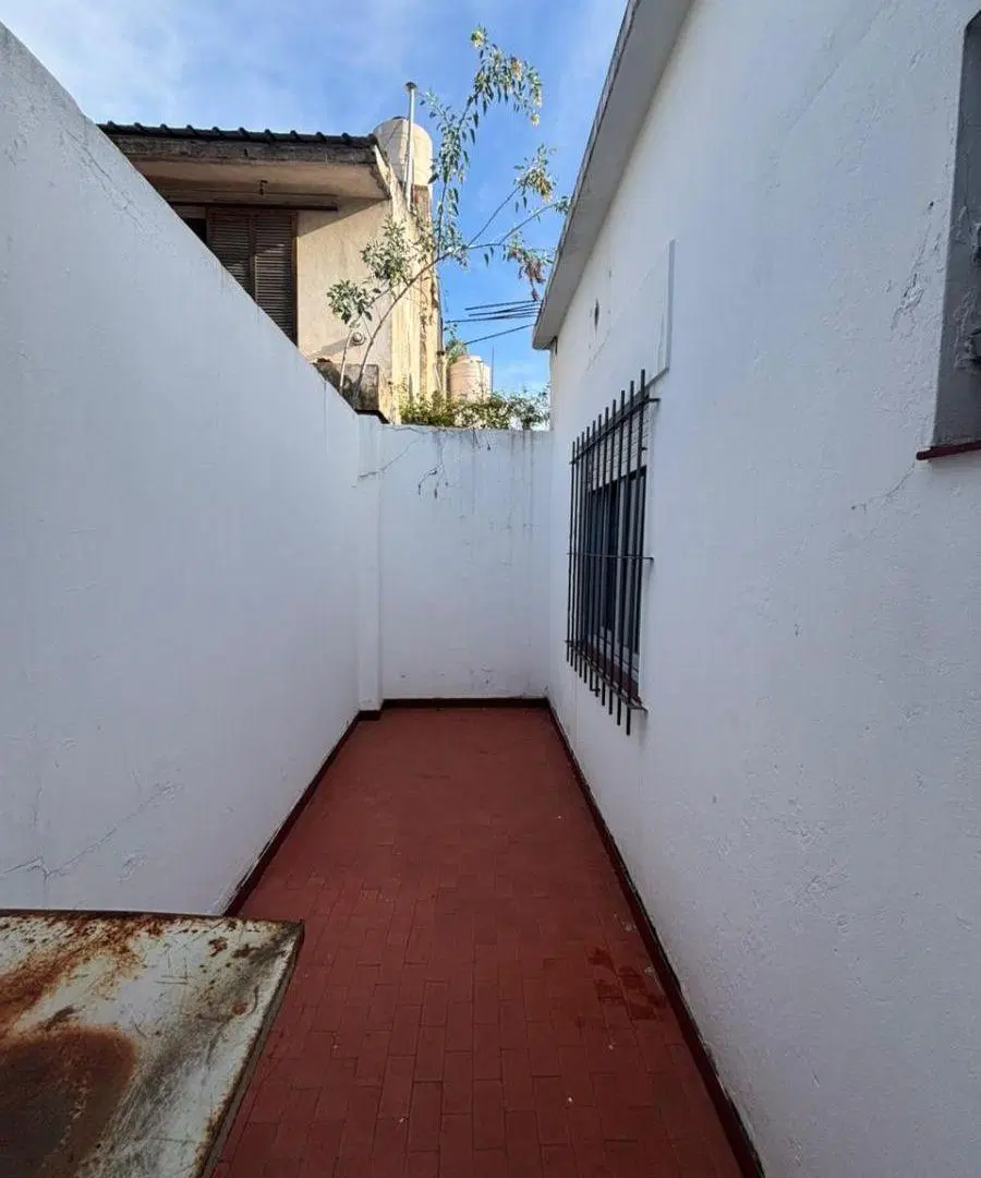 Venta. Casa con Local. Muy buena Zona 2