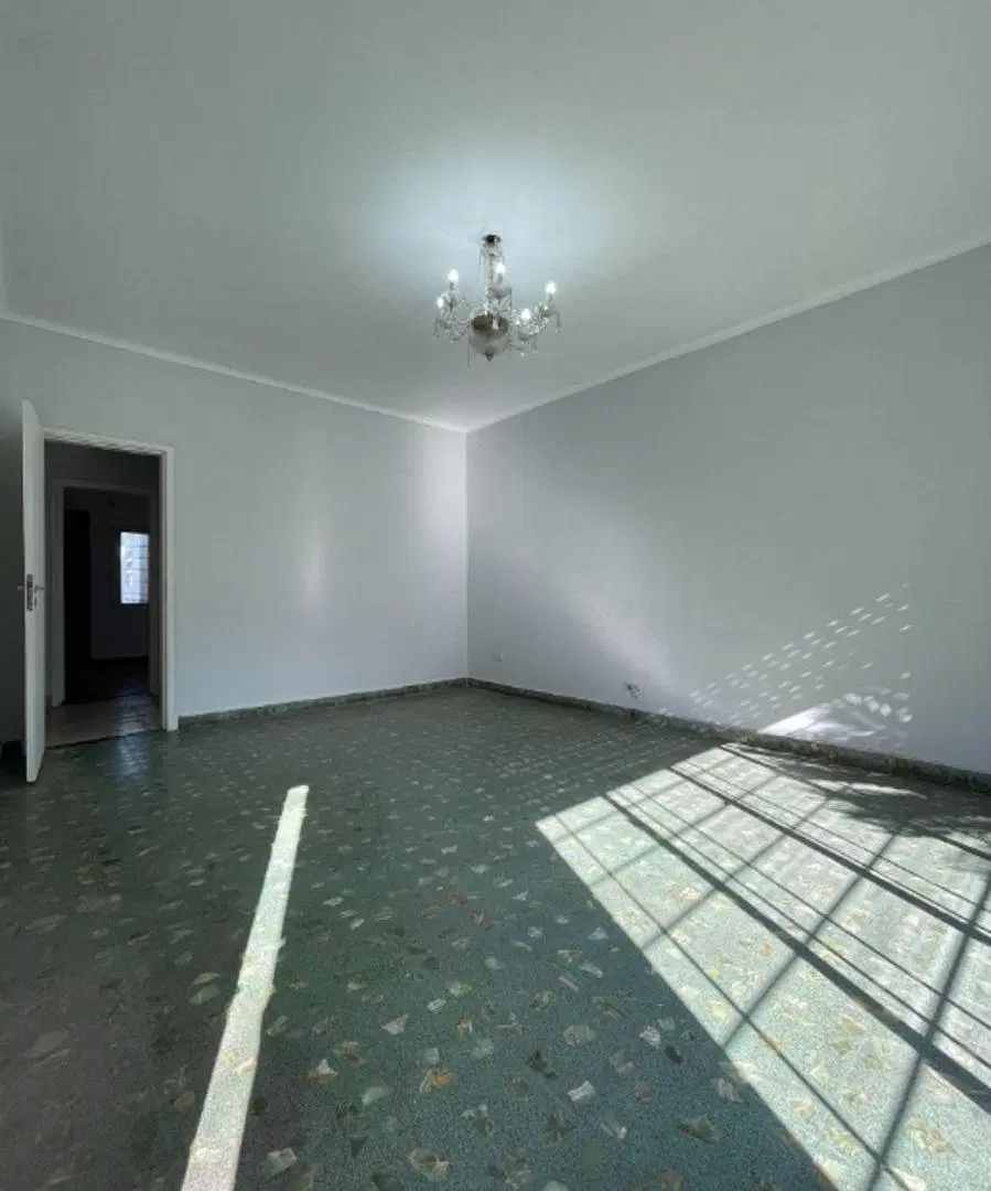 Venta - Casa Americana de 4 Ambientes en Moron Norte con Amplio Parque y Cochera Pasante 4