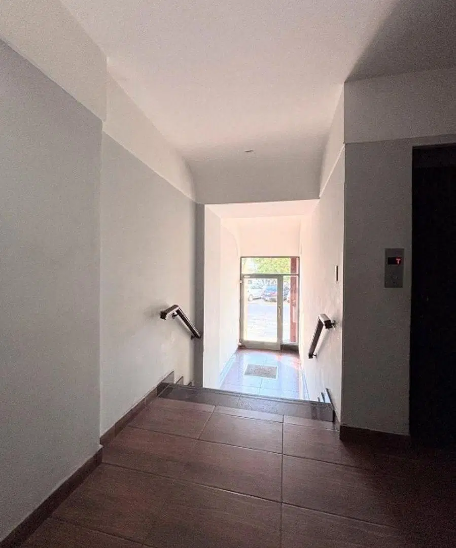 Alquiler - Departamento 2 ambientes en Moron Centro con balcón en excelente ubicación 2