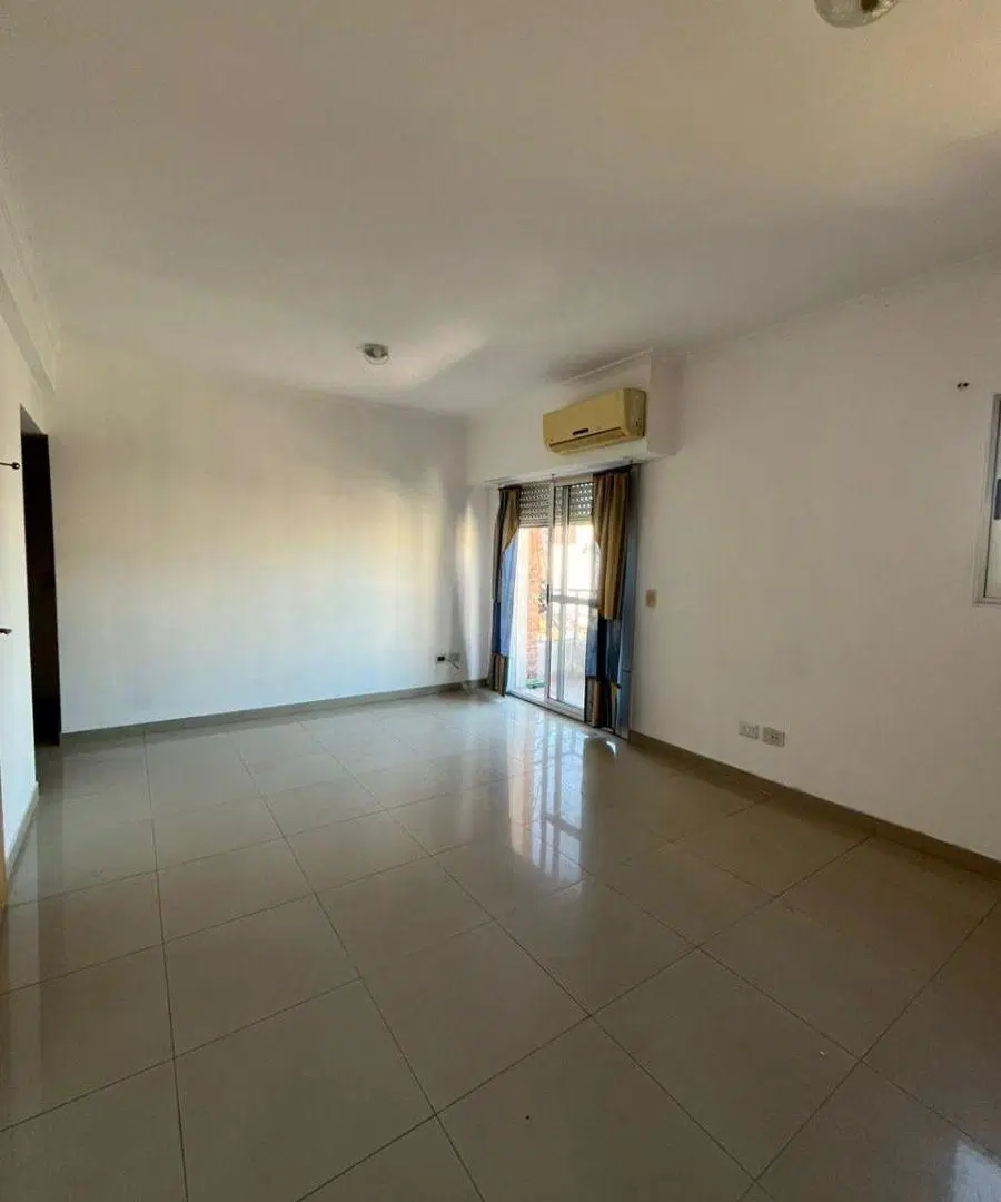 Venta - Departamento de 2 ambientes al frente con balcón en Moron 4