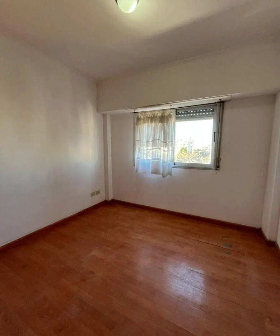 Venta - Departamento de 2 ambientes al frente con balcón en Moron 1