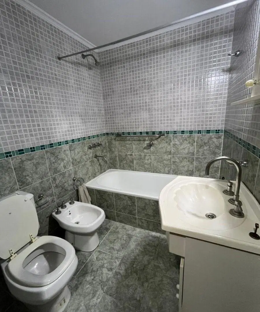 Venta - Departamento de 2 ambientes al frente con balcón en Moron 5