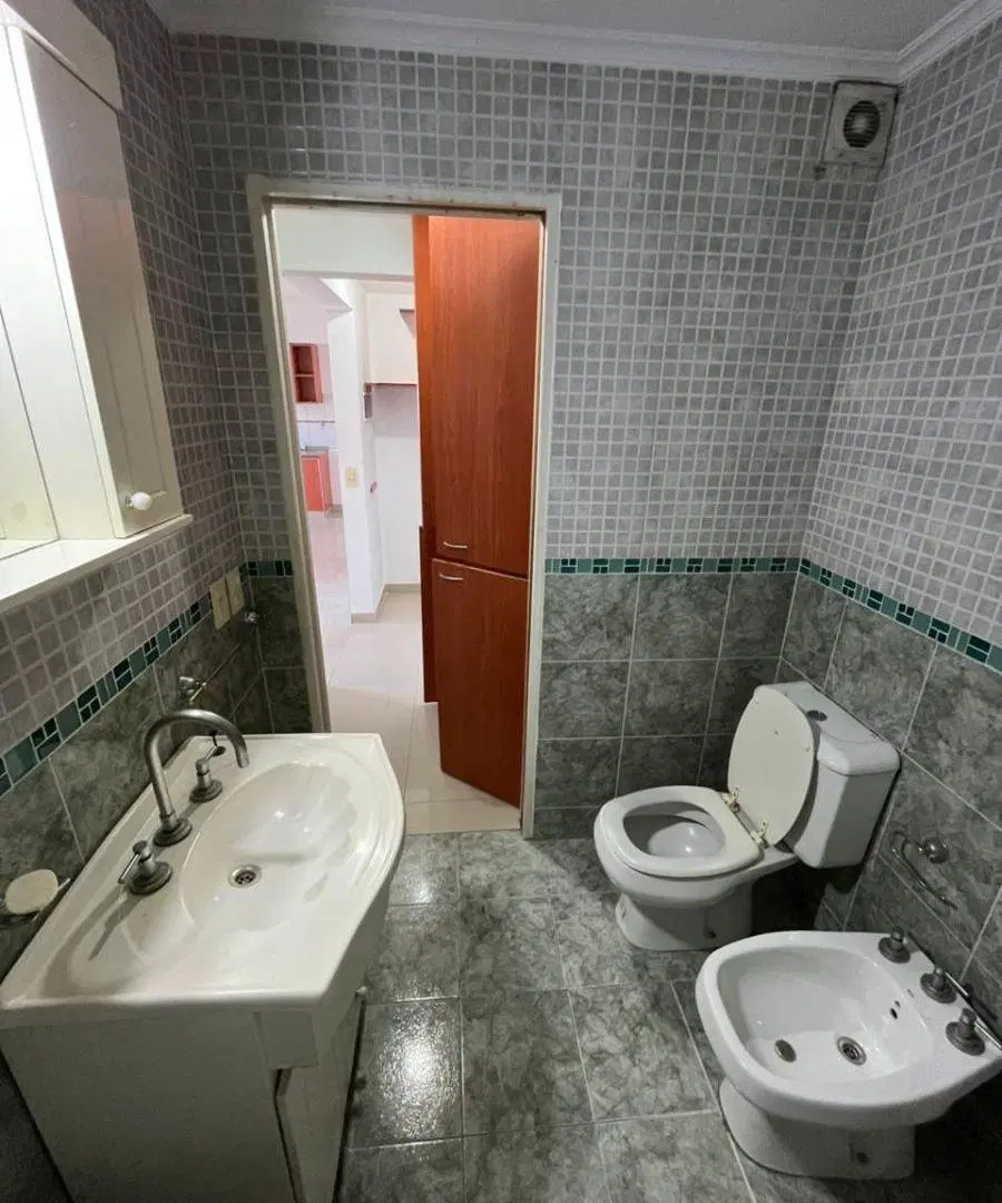 Venta - Departamento de 2 ambientes al frente con balcón en Moron 8