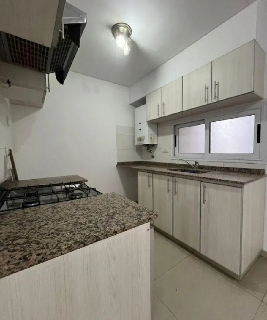 Alquiler - Departamentos de 2 ambientes al frente con balcón en Moron Sur 5