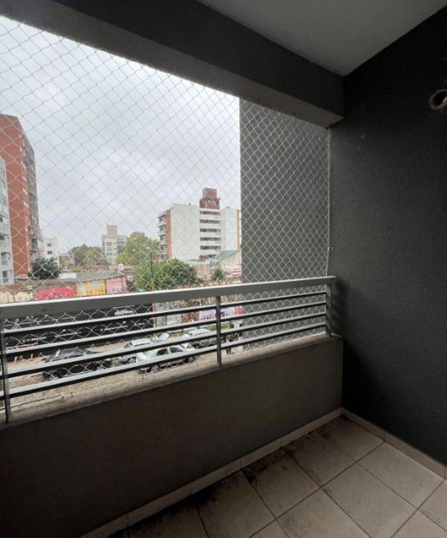 Foto de Alquiler - Departamentos de 2 ambientes al frente con balcón en Moron, imagen 1
