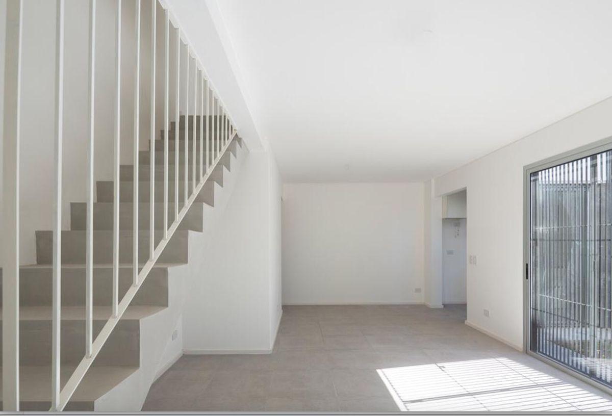 Foto de Duplex de 3 ambientes en alquiler en Castelar Norte complejo de solo 8, imagen 2