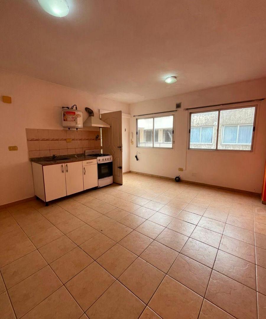 Foto de Departamento de 22 m² de 1 ambiente en alquiler en Morón, imagen 1