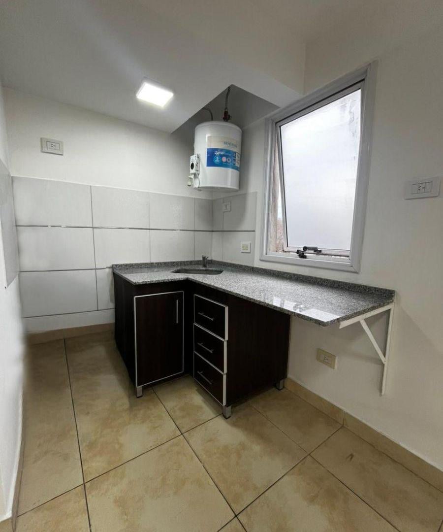 Foto de Departamento monoambiente de 26mts en Moron. Para uso profesional o, imagen 5