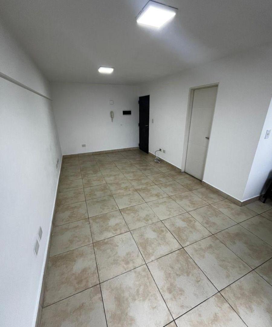 Foto de Departamento monoambiente de 26mts en Moron. Para uso profesional o, imagen 3