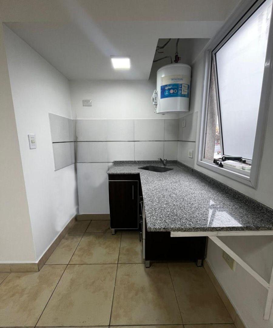 Foto de Departamento monoambiente de 26mts en Moron. Para uso profesional o, imagen 1