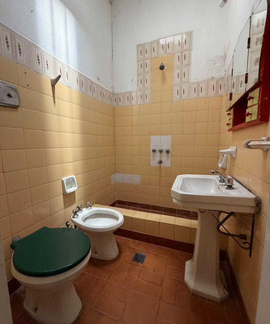Foto de Venta - Casa en lote propio de 158mts en Moron Sur. Con múltiples, imagen 5