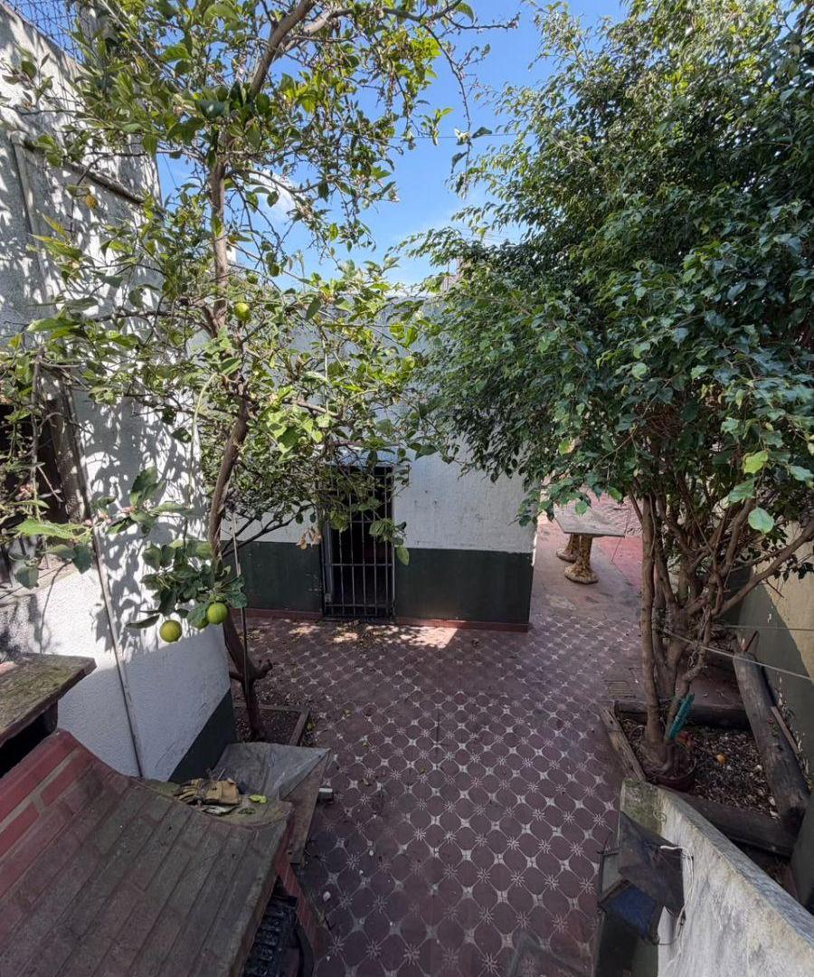 Foto de Venta - Casa en lote propio de 158mts en Moron Sur. Con múltiples, imagen 1
