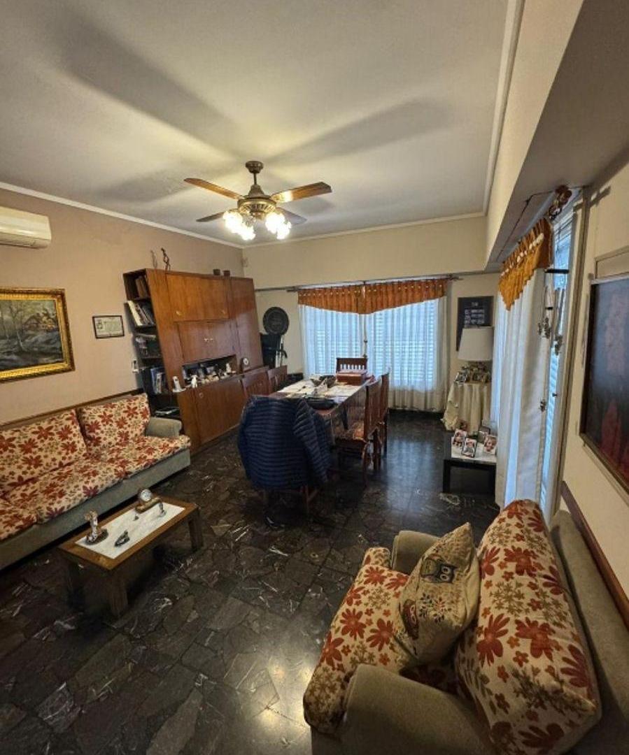Foto de VENTA - Casa en lote propio de 145mts en Moron Sur - A cuadras de Agüero, imagen 2
