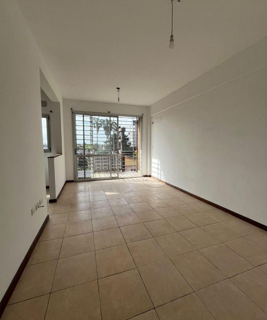 Foto de Departamento en alquiler de 2 ambientes en Moron Norte. A cuadras de la, imagen 1