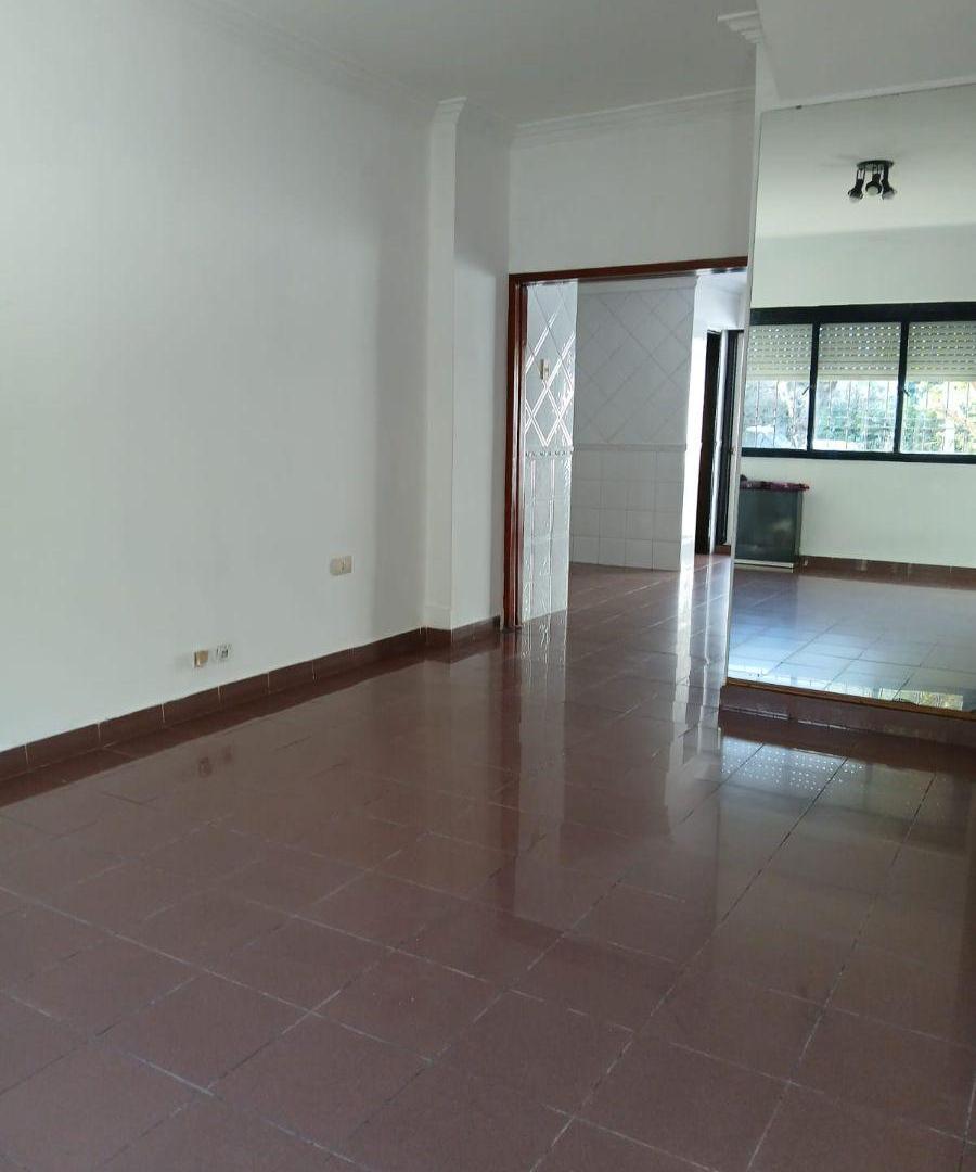 Foto de CASA EN ALQUILER EN MORÓN CENTRO | 4 AMBIENTES CON COCHERA SIN EXPENSAS, imagen 1